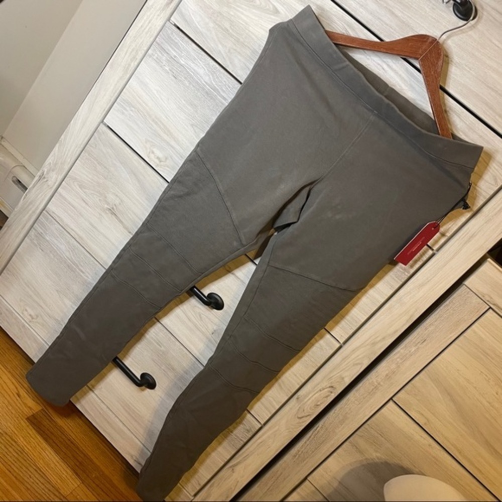 NWT green leggings